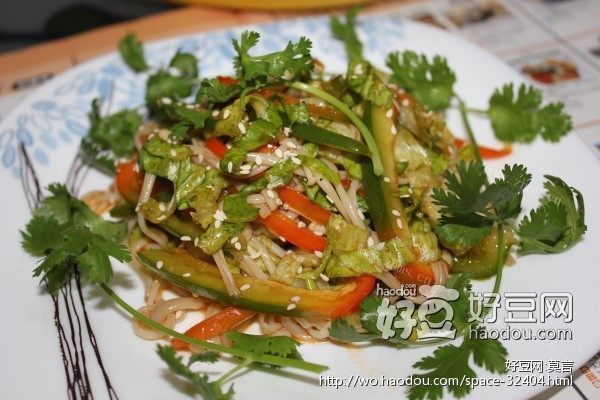 凉拌青椒金针菇