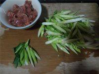 家常菜芦笋炒牛肉做法图解1)