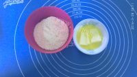美味的蒜香面包做法图解4)