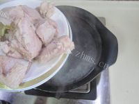 美味的白萝卜排骨汤做法图解2)