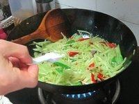 家常菜腊肉炒莴笋做法图解9)