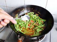 家常豇豆炒里脊做法图解9)