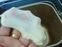 香喷喷的淡奶油面包做法图解4)
