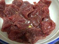 自制酸笋炒牛肉做法图解4)