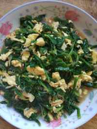 色味俱佳的菠菜炒鸡蛋做法图解9)