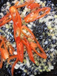 色泽鲜亮的芹菜炒牛肉做法图解5)