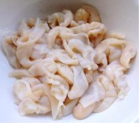 新鲜的韭菜炒鸟贝做法图解4)