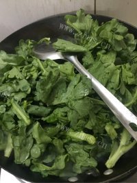 蒜蓉炒茼蒿做法图解4)