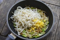 美味滑肉炒河粉做法图解9)