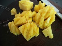 美味的菠萝水果卷做法图解2)