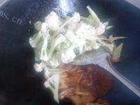 易做的香辣花菜炒肉片做法图解9)
