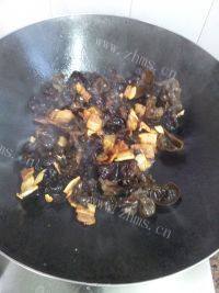 健康美食-木耳炒肉做法图解5)