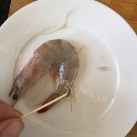 美味的蒜蓉大虾做法图解2)