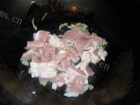 口感不错的白菜炖肉做法图解5)