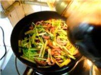 让人怀念的火爆腰花做法图解7)