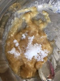 色味俱佳的香蕉饼做法图解3)