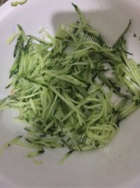 香辣芥末黄瓜粉丝做法图解2)