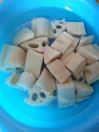美味的红豆莲藕汤做法图解2)