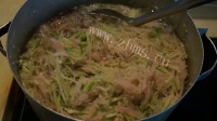 自制猪肉萝卜丝包子做法图解2)