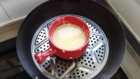 美味的北极虾肉末蒸蛋羹做法图解6)