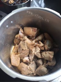 美味的香菇猪蹄做法图解7)