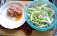家常菜肉丝炒芹菜做法图解1)