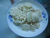 味道不错的醋溜藕片做法图解2)