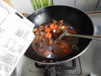 美味的胡萝卜烧鸡腿根做法图解11)