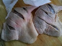 美味的酱鸭腿做法图解4)
