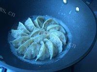 自己做的生煎饺子