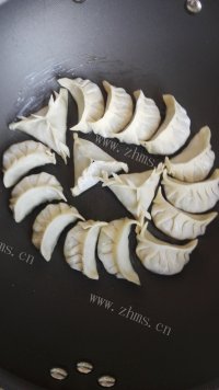 简单的生煎饺做法图解6)