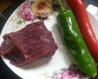 家常菜双椒炒牛肉做法图解1)