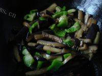 家常菜青椒炒茄条
