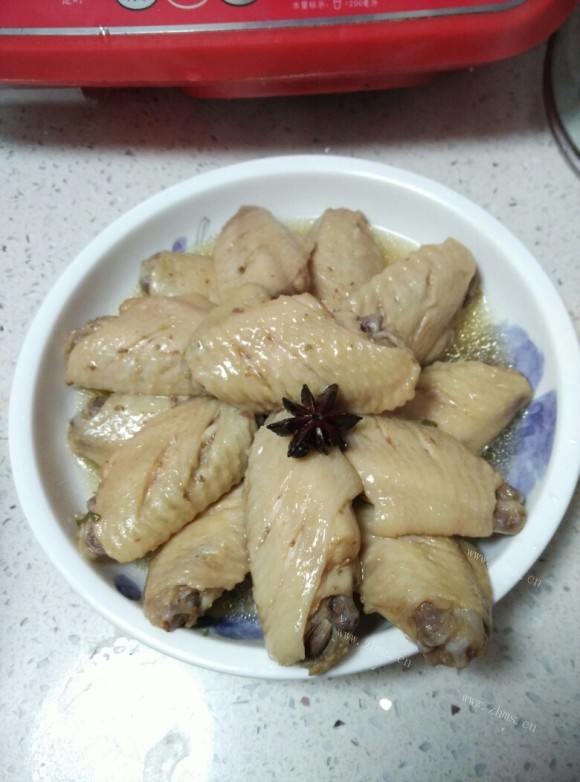 香甜可口的卤鸡翅