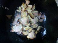 美美厨房之腊肉炒豆角做法图解2)