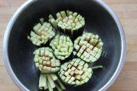 美观的菊花茄子做法图解5)