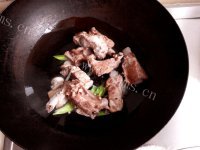 美味营养的糖醋排骨做法图解3)
