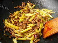 家常菜干煸牛肉丝做法图解6)