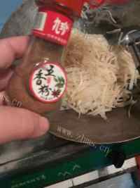 家常炒萝卜丝做法图解3)