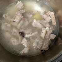 家常菜排骨炖芸豆做法图解2)