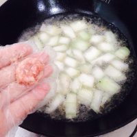 美味的冬瓜肉丸汤做法图解10)