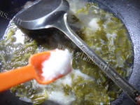 美味雪菜虾潺汤做法图解6)