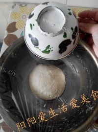 传统油盐扎碱花卷做法图解4)