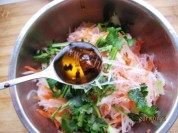 家常菜酸辣白萝卜丝