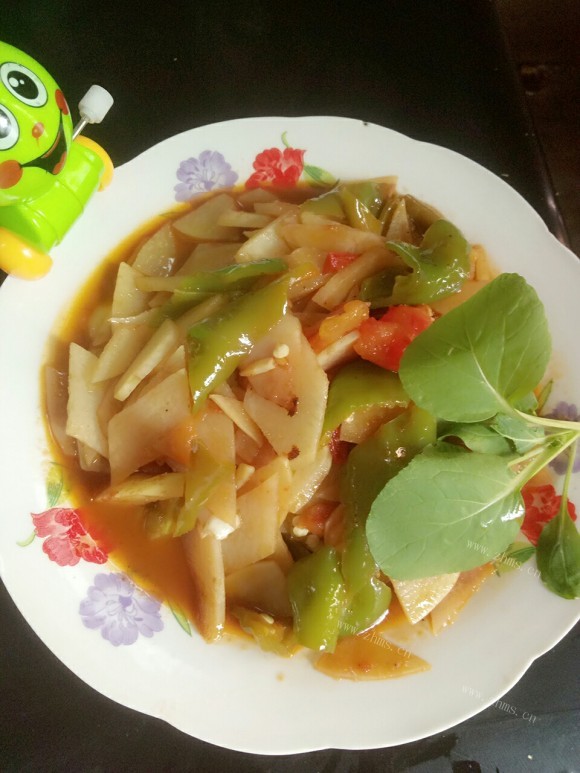 鲜美可口的西红柿炒土豆片