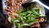 家常菜豆干炒肉丝做法图解7)