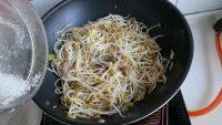 家常菜素炒绿豆芽做法图解6)