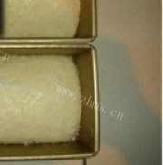 美味的椰蓉吐司做法图解7)