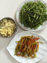 香炒泡椒红薯杆儿做法图解1)