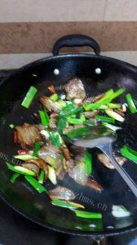 家常菜腊肉炒蒜苗